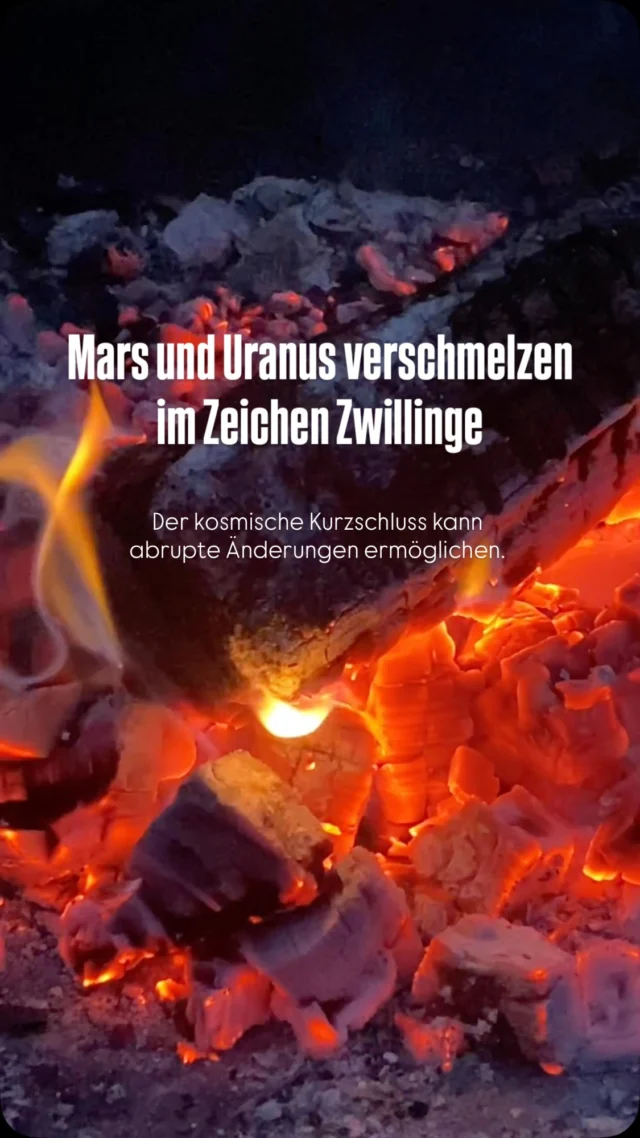 💥💥💥
Der kosmische Kurzschluss.

Wenn am 4. Juli die Energien von Mars und Uranus miteinander im Zeichen Zwillinge ♊️ verschmelzen kann PLÖTZLICH alles anders sein.

Vielleicht spürst du selbst Druck, mentale Überladung und hast das Gefühl einfach aus dem Karussell aussteigen zu wollen.
Damit liegst du nicht falsch!

Mars trägt enorm viel #Feuerkraft in sich. Mars wird in Verbindung gebracht mit Kampfgeist, Überlebenswillen, einer aggressiven Note und aber auch viel #Mut.

Uranus, das ist der #Systemsprenger. Er sprengt das, was zu eng geworden ist, nicht mehr passend ist und sich fremd anfühlt.

Die beiden verschmelzen miteinander im Zeichen #Zwillinge. Jetzt wird es wild, es kann chaotisch werden, und erhält sehr viel Luft 🌪️.
Es kann zu Wendungen in deinem oder unserer aller Leben kommen, die wirklich plötzlich, überraschend und abrupt erscheinen.

Doch so überraschend ist es nicht, wenn man aus der Brille der #Astrologie auf die Situation schaut, denn diese Konstellation birgt unglaubliches Transformationpotenzial.
Überall dort wo aus
▪️Angst Stillstand erfolgt ist, 
▪️wo sich angepasst wurde,
▪️Körper in die Rebellion gegangen sind, ▪️Nervensysteme überlastet sind, 

gibt es jetzt die Möglichkeit, in die absolute Heilung zu gehen. 
Und diese Heilung kann durchaus bedeuten, dass es vielleicht ein bisschen schmerzhaft wird. 
Doch wie ist es, wenn etwas explodiert? 
Es werden unglaubliche Energien frei, und diese Freiheit, die winkt ein bisschen am Horizont, denn Uranus ist der Freiheitskämpfer und dazu die Kampflust von Mars kann unsere inneren Systeme komplett sprengen und kann uns als Gesellschaft in die Rebellion führen, um endlich jetzt diesen lang erwarteten und in meinen Augen auch notwendigen Schritt in die Veränderung zu gehen.

Mein Tipp für diese Zeit ist definitiv, dass du dich ein bisschen aus dem lauten Außen zurückziehst gut zu deinem Nervensystem bist, deine eigenen Entscheidungen überprüfst, deine Gedanken beobachtest und vielleicht dir auch selbst die Frage stellst, was gehen darf!

Bleibe wach, bleibe aufmerksam und in der Liebe 🧡.

Herzlichst, deine Claudia

KONJUNKTION MARS UND URA