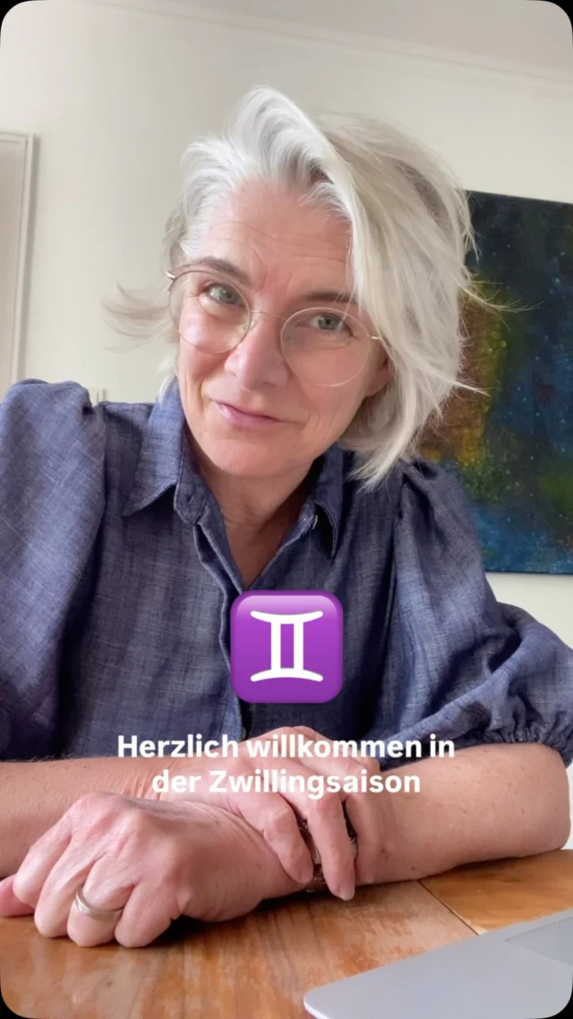 Jetzt wird es luftig 🌬️

….und auf keinen Fall langweilig!

Herzlich Willkommen in der Zwilling Saison.

Zeit zum Bewegen, Tanzen, Lachen und Rausgehen.
Vergiss aber nicht, dich gut zu Verwurzeln, damit dich der Wind nicht wegfegt.

Wer hat die Sonne im #Zwilling stehen?

ZWILLING
ASTROLOGIE 
LUFTZEICHEN
KONJUNKTION SONNE URANUS
PERSÖNLICHKEITSENTWICKLUNG