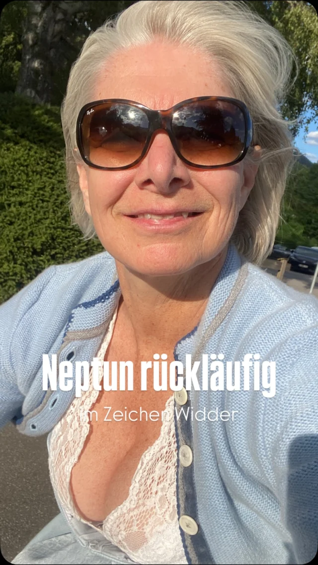 Neptun rückläufig im Zeichen Widder.

Jetzt greift wieder das INNOVER-Prinzip:
„Nach innen erkannt!“

Eine #Rückläufigkeit widmet sich immer deinem Innenleben. 

Erlaube dir langsamer zu werden und dann deiner inneren Stimme zu lauschen. Durchaus kann es die nächsten Tage emotional werden. Doch alles, was sich dir jetzt zeigt, dient deiner Weiterentwicklung,  deiner Frequenzsteigerung und der Prüfung deiner inneren Wahrheit.

Neptun rückläufig bedeutet nichts anderes, dass #Illusionen nun sich auflösen können. Die rückläufige Phase von #Neptun besteht bis Dezember. Es geht schlichtweg darum, deine Vision nun zu überprüfen und vielleicht begegnet dir die ein oder andere Frage:

🔱 Wo du dir noch Geschichten erzählst

🔱 Wo Geschichten über dich erzählt werden.

🔱 Du dir Geschichten über das Leben erzählst.

Alles darf jetzt der Wirklichkeit und der WahrheitsPrüfung unterliegen. Neptun rückläufig im Zeichen Widder bedeutet, es geht um deine pure Identität. 
Das kann durchaus ernüchternd sein, insbesondere wenn du lange Illusionen nach gehangen bist.

Oberflächlichkeiten verlieren komplett ihre Energie.
Deine eigene Spiritualität kann an Autorität gewinnen oder komplett zerplatzen wie eine Seifenblase.

Die Grenze zwischen Intuition und Selbsttäuschung wird für dich spürbar klarer, was durchaus natürlich auch emotional sein kann.

Wir starten in die Rückläugigkeit mit zwei Portal Tagen. Es kann für dich durchaus zu einem sehr schnellen Durchbruch kommen und/ oder auch sehr emotional werden.

Letztendlich dient aber alles der Anhebung deiner #Frequenzen und der intensiven Verbindung deiner Herzensstimme zu deiner Realität.

Lass uns zusammen in deinem Chart auf deinen Neptun schauen und du erlangst so schnell innere Klarheit
Über den Link in der Bio findest du meine Angebote.

NEPTUN RÜCKLÄUFIG 
ASTROLOGIE 
FREQUENZARBEIT 
PORTALTAG 
PERSÖNLICHKEITSENTWICKLUNG 
INNOVER BY CLAUDIA NOVER